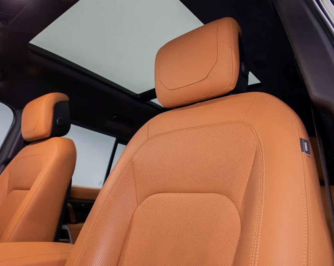 لاند روفر ديفندر Warranty until • FDSH • GCC Spec