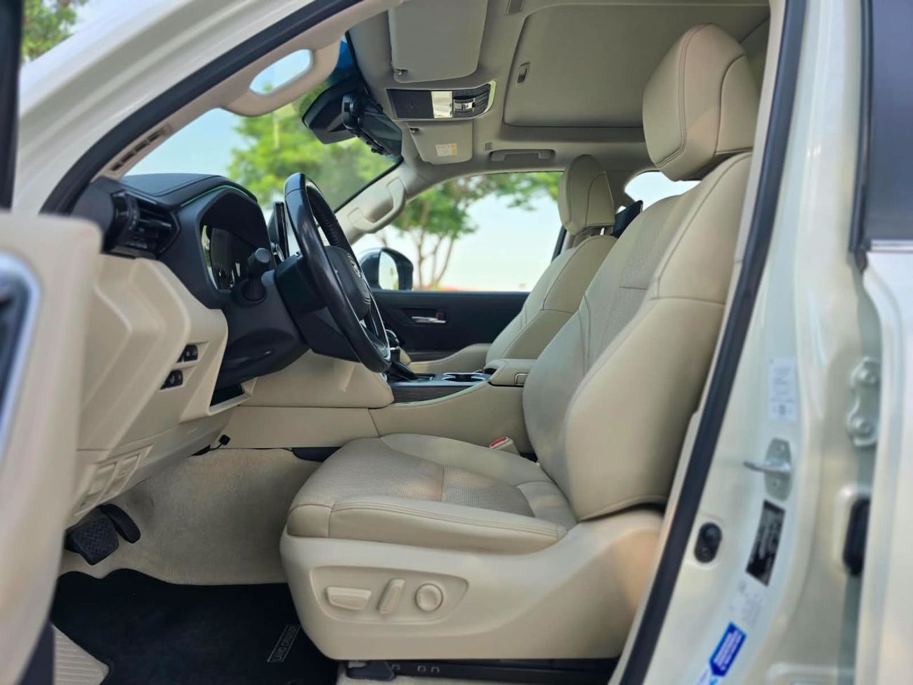 Toyota Land Cruiser VXR LUXURY 2022 GCC AL FUTTAIM SINGLE OWNER IN MINT CONDITION