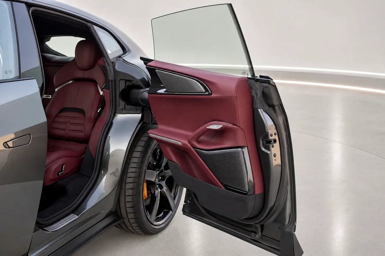 فيراري بوروسانجوي ستاندارد Full Carbon – European Specs