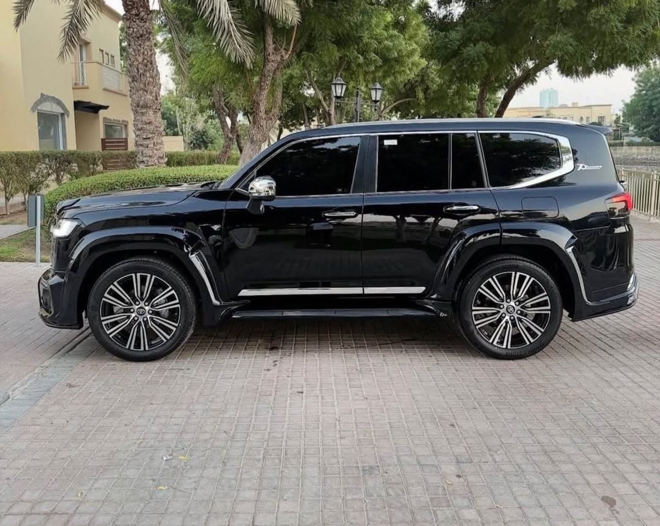 Toyota Land Cruiser VXR