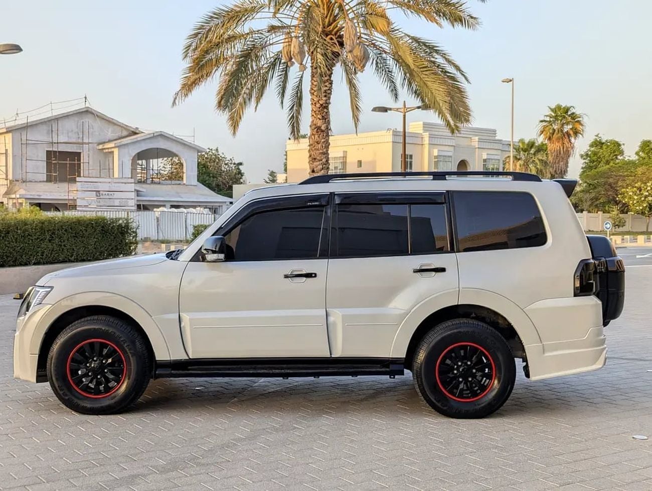 Mitsubishi Pajero GLS MIDLINE GLS MID GCC Specs