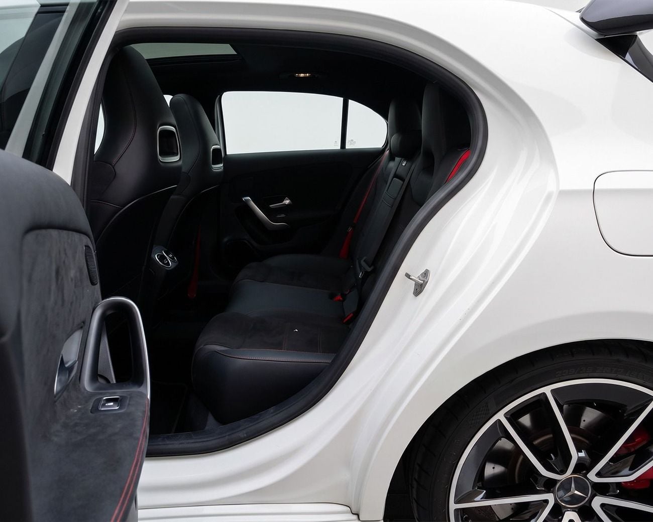 مرسيدس بنز A 35 AMG 4MATIC مواصفات دول مجلس التعاون الخليجي | 1469 درهمًا إماراتيًا شهريًا