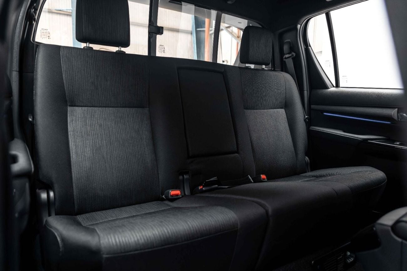 Toyota Hilux ADVENTURE Z 2.8L - PLATINUM WHITE PEAR INSIDE BLACK | EXPORT ONLY