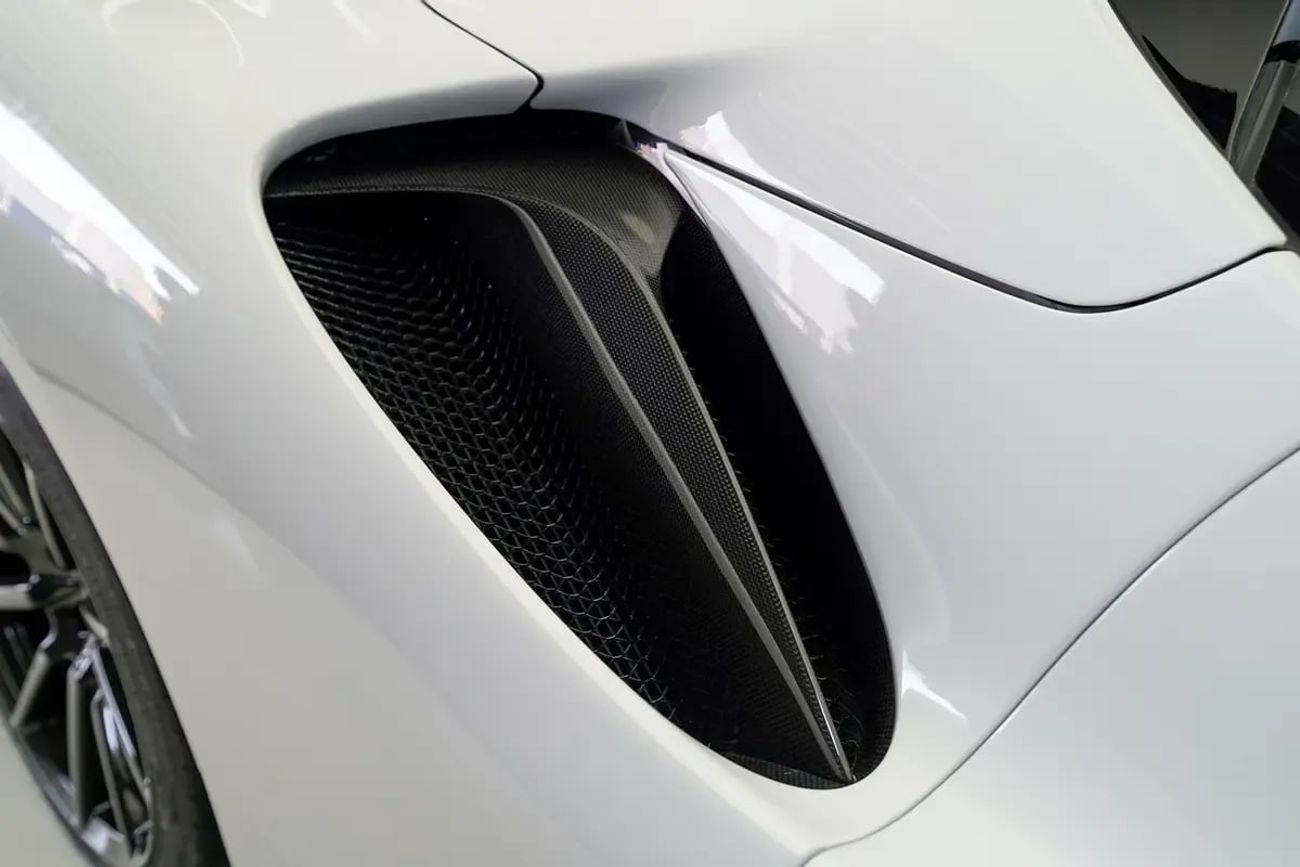 فيراري SF90 ستراديل SPIDER