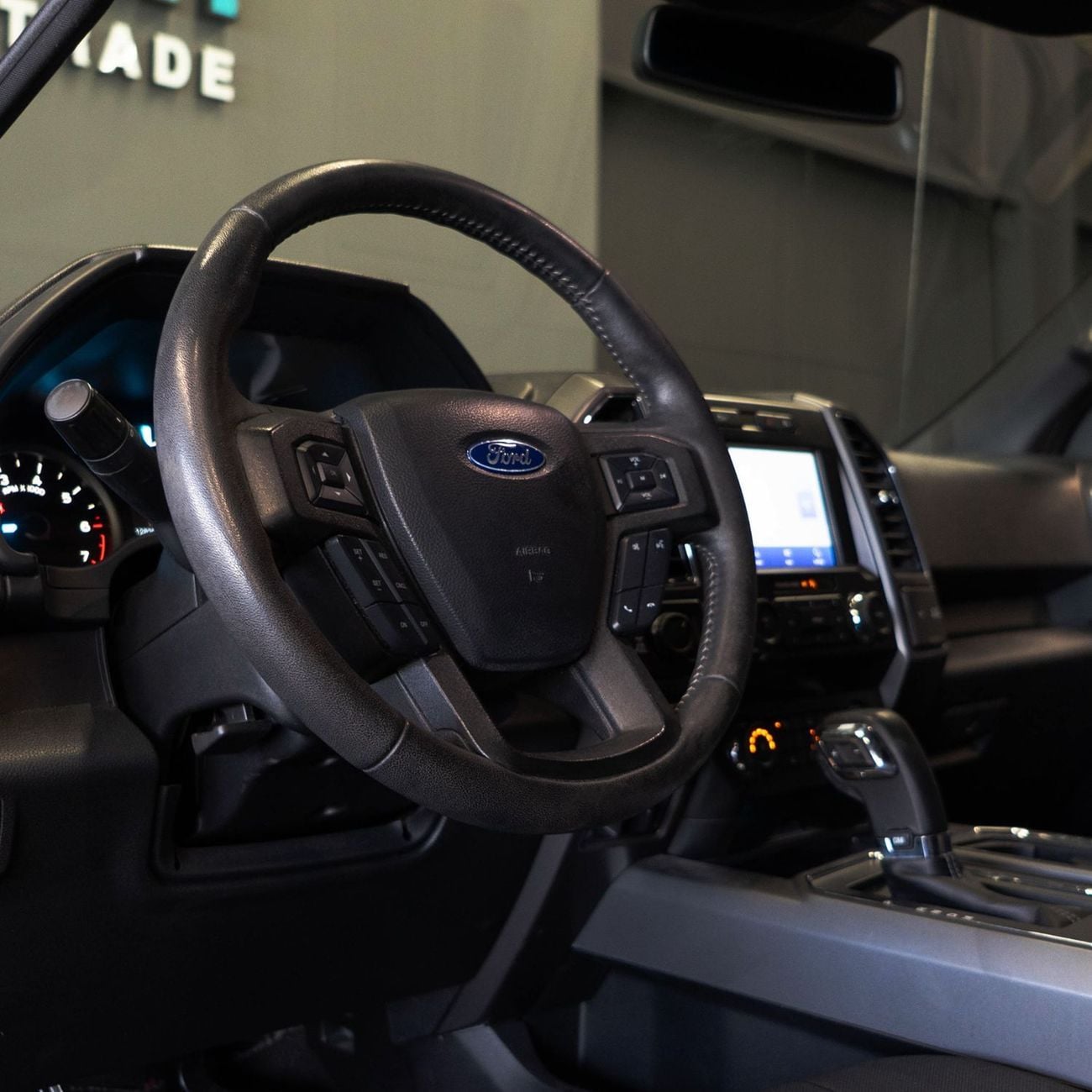 Ford F-150 XLT AED 1,724 P.M • 0% Downpayment • Ford F-150 V8 • 1 Year Warranty