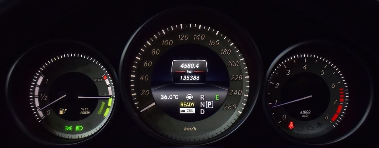 مرسيدس بنز E 400 STANDARD EXCELLENT DEAL for our Mercedes Benz E400 Hybrid ( 2014 Model ) in White Color Japanese Specs