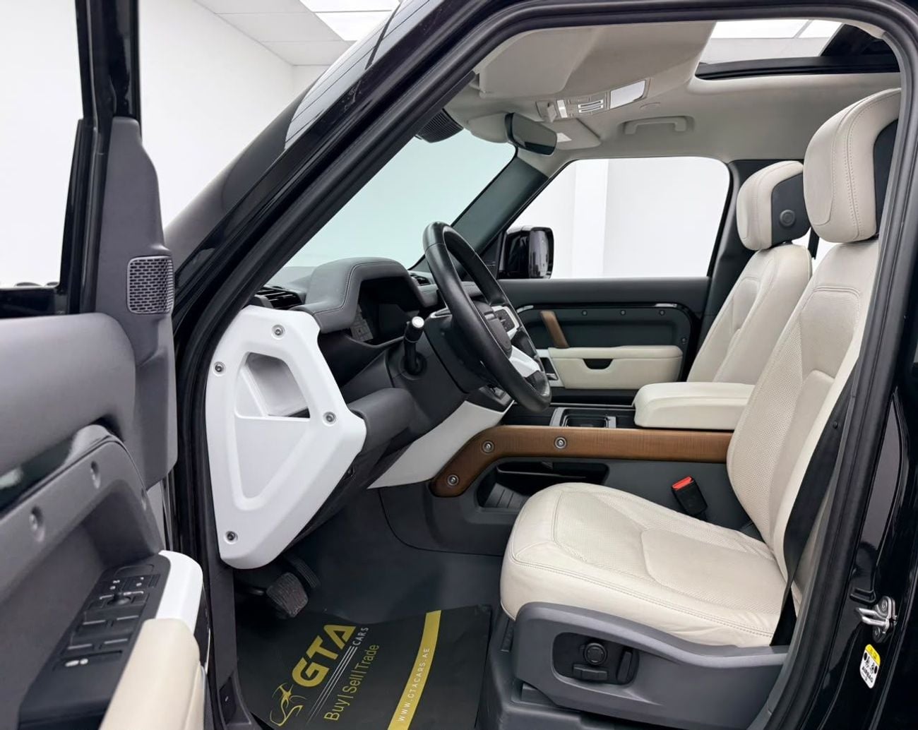 Land Rover Defender 110 HSE P400 2023 Land Rover Defender 110 HSE P400, 2028 LR Warranty, Full LR Service History, Fully Loaded, GCC