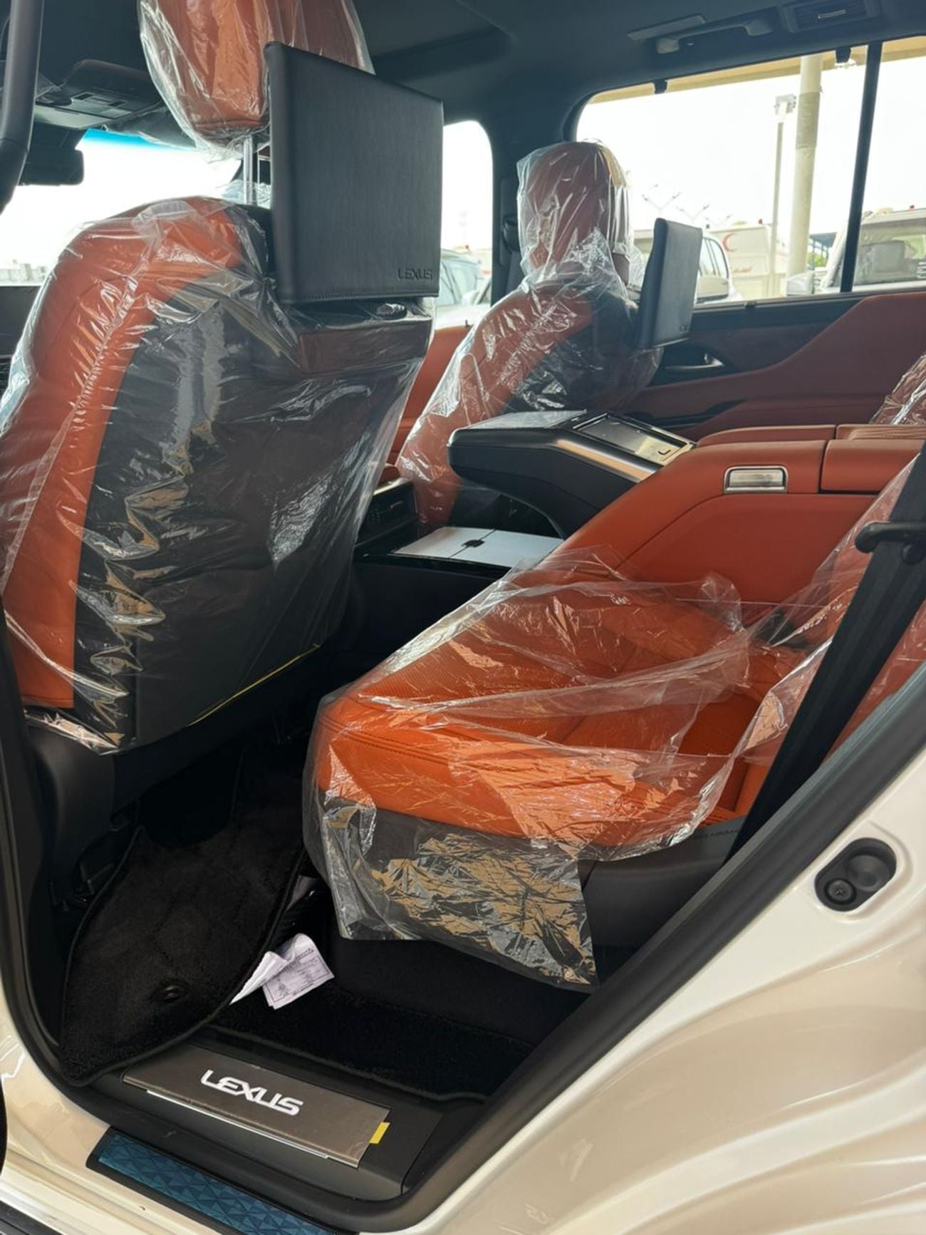 لكزس LX 700h VIP لكزس LX700h VIP كورو