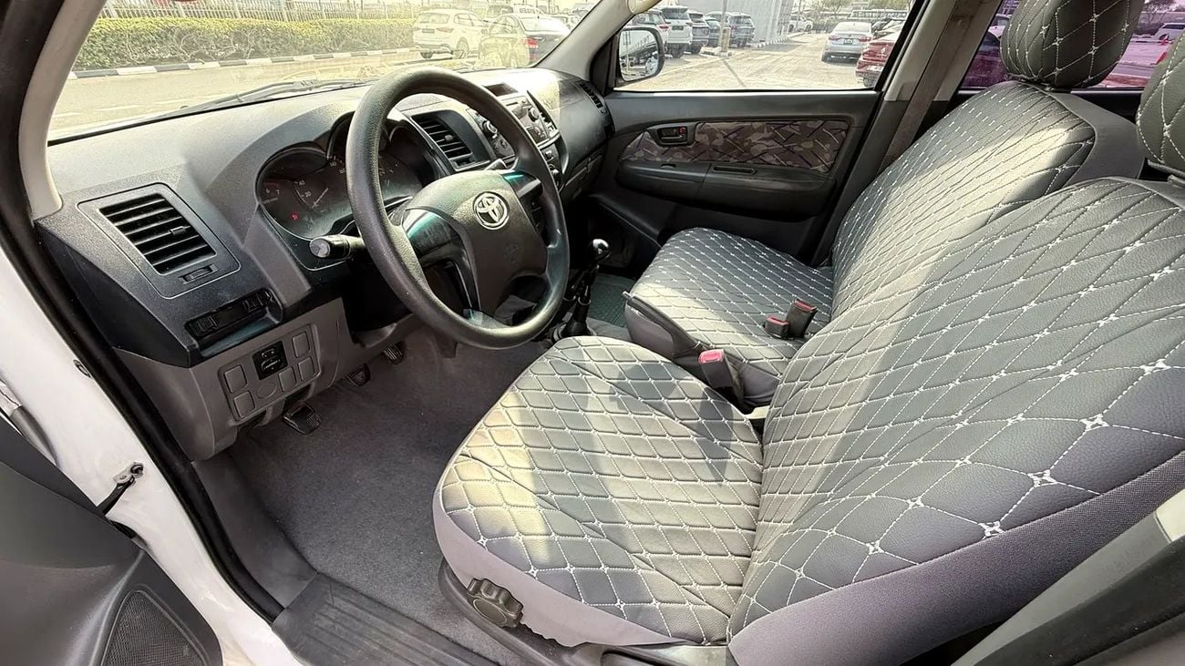 Toyota Hilux DLS 2.7L 4x4 Double Cab DLS | GCC Specs