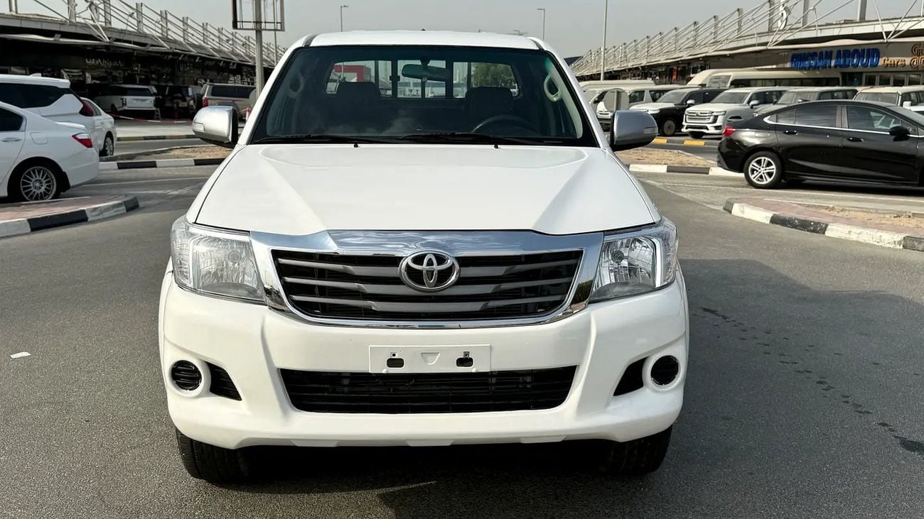 Toyota Hilux DLS 2.7L 4x4 Double Cab DLS | GCC Specs