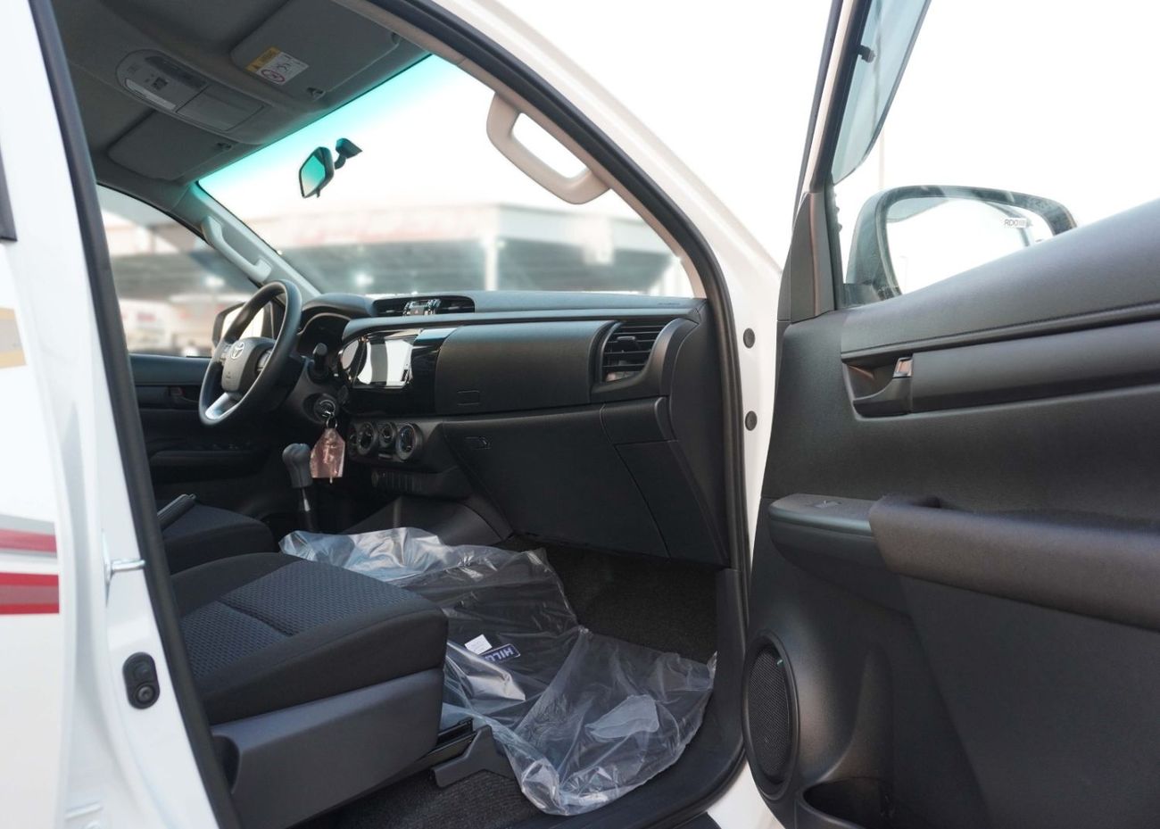 Toyota Hilux DLX 4x4 DC 2.4 DSL M/T MID