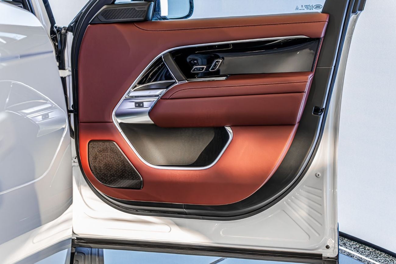 لاند روفر رينج روفر Autobiography P530 | Pearl White | Black Roof | Burgundy Interior | Shadow Exterior Package | GCC Sp