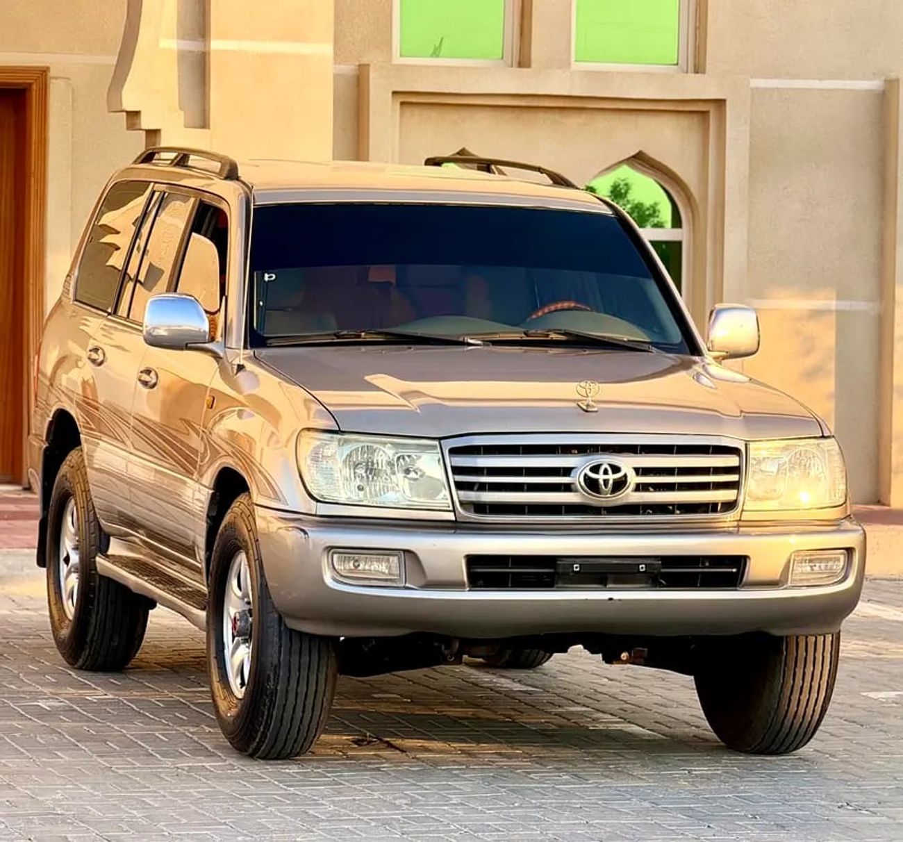 Toyota Land Cruiser لاند كروزر موديل GXR بحالة ممتازة GXR GCC Specs