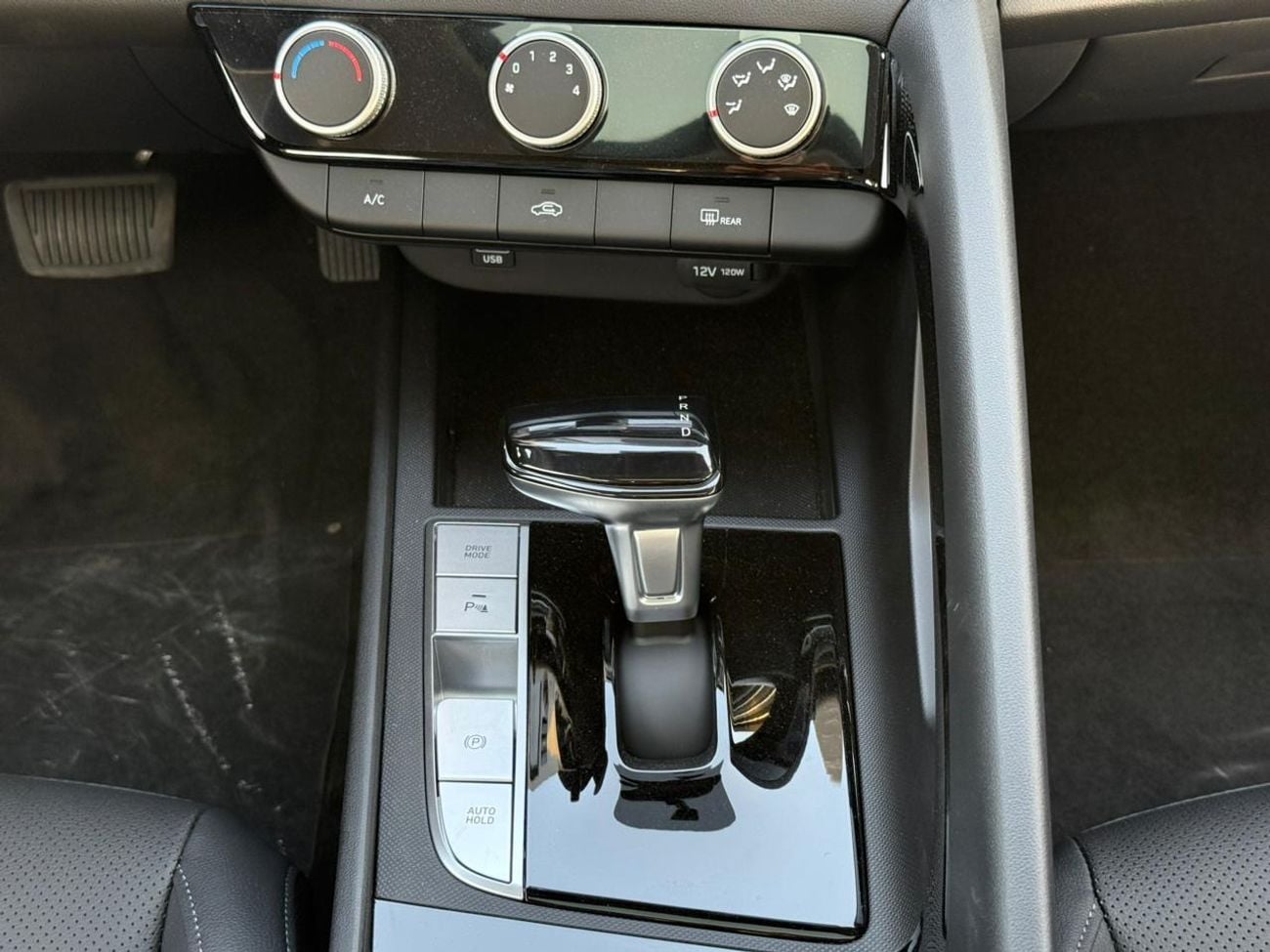 Hyundai Elantra COMFORT 2025 Export Price @ 50,500 AED