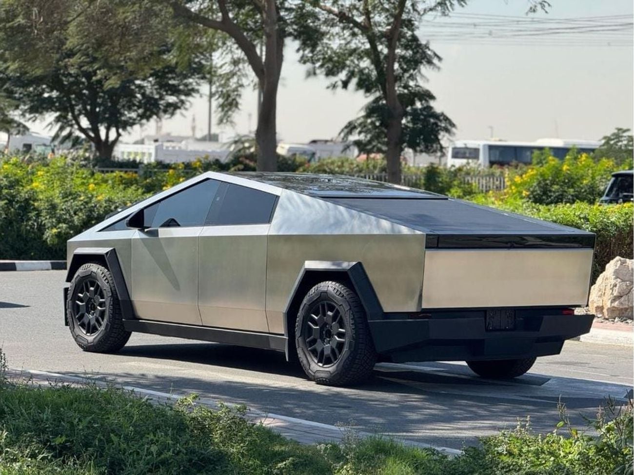 تسلا سايبرتراك فاونديشن سيريز AWD AMERICAN SPEC NEAT AND CLEAN