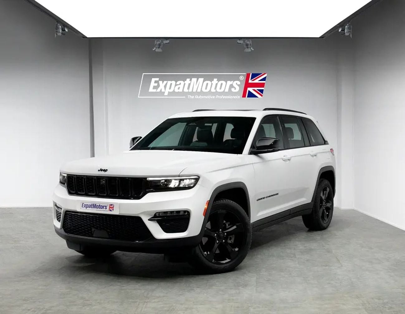 Jeep Grand Cherokee ALTITUDE Black Edition • 0% DP Available • FDSH • Warranty • GCC Specs