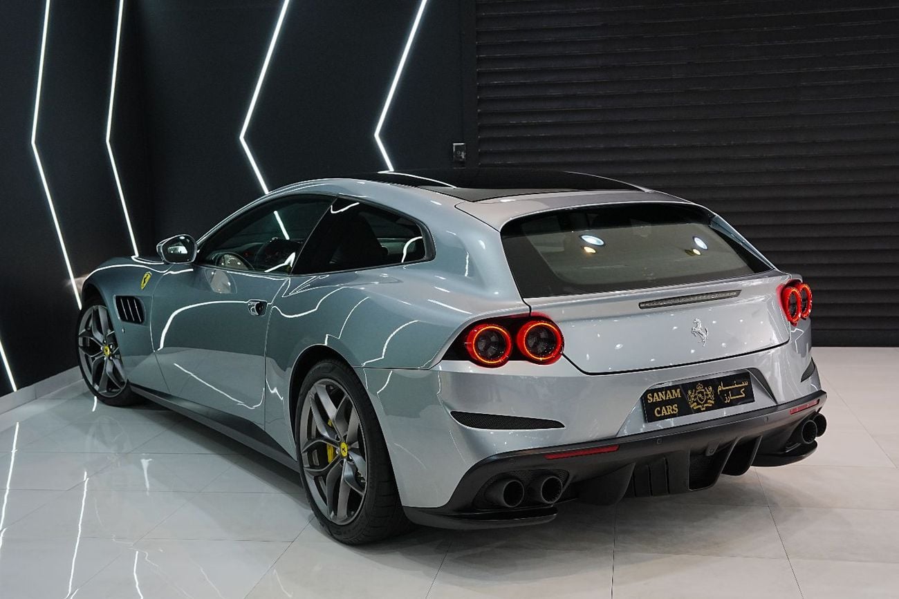 Ferrari GTC4 LUSSO T, Carbon Interior Pack, Passenger Display, Panoramic Roof, GCC Specs!!