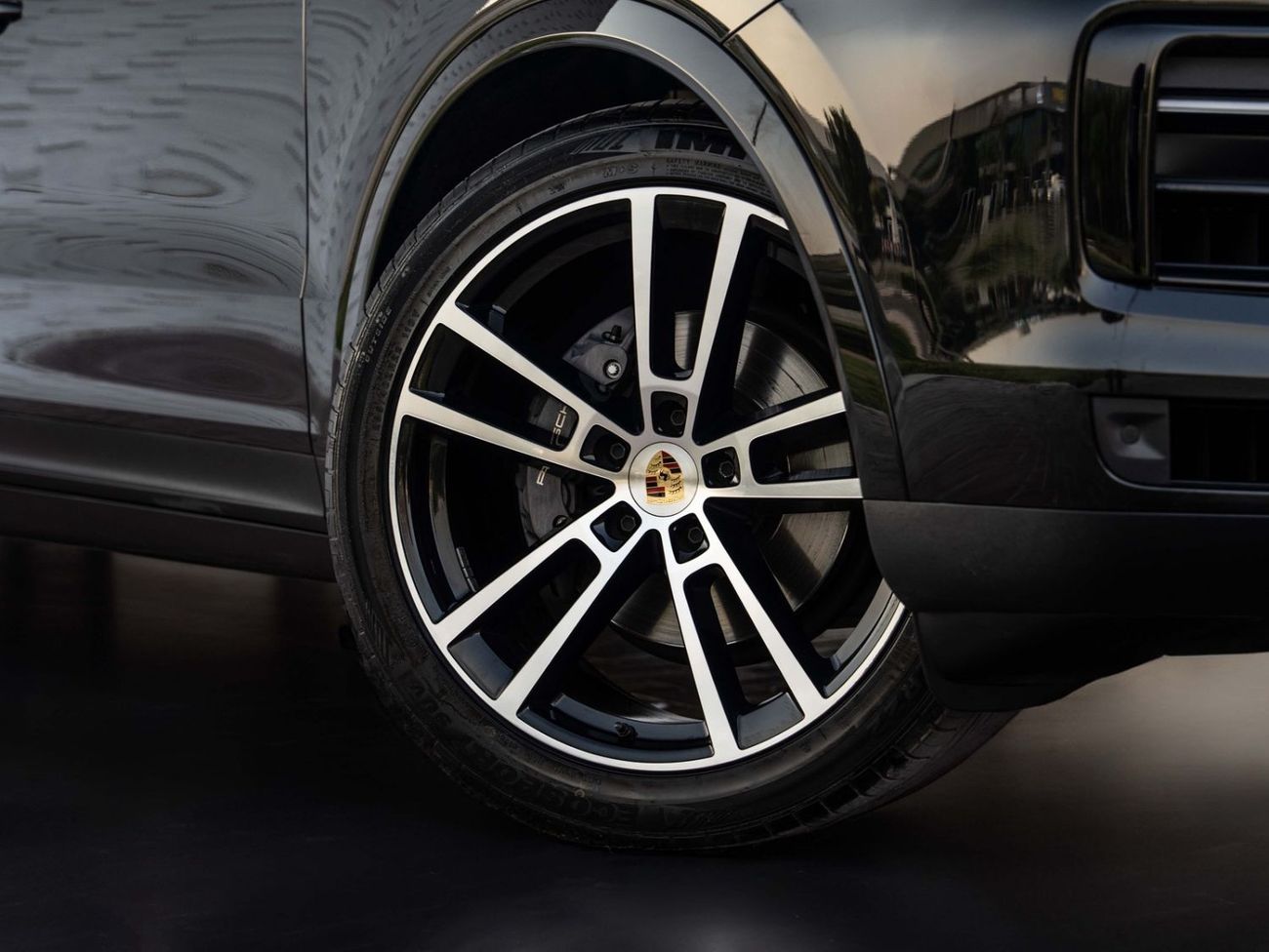 Porsche Cayenne STD (3.0L · 6 Cyl · Automatic · Petrol · SUV/Crossover · All Wheel Drive · 5 Seats · 5 Door)