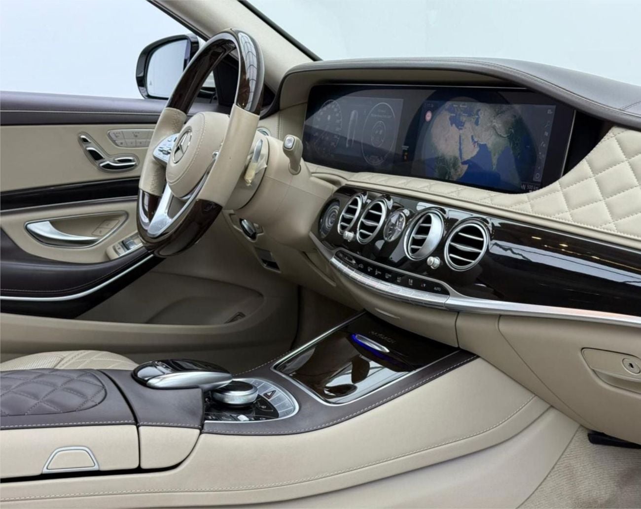 Mercedes Benz S560 STANDARD 2025 Land Rover Defender 90 HSE, Agency Warranty+Full Service History, Middle East Specs.