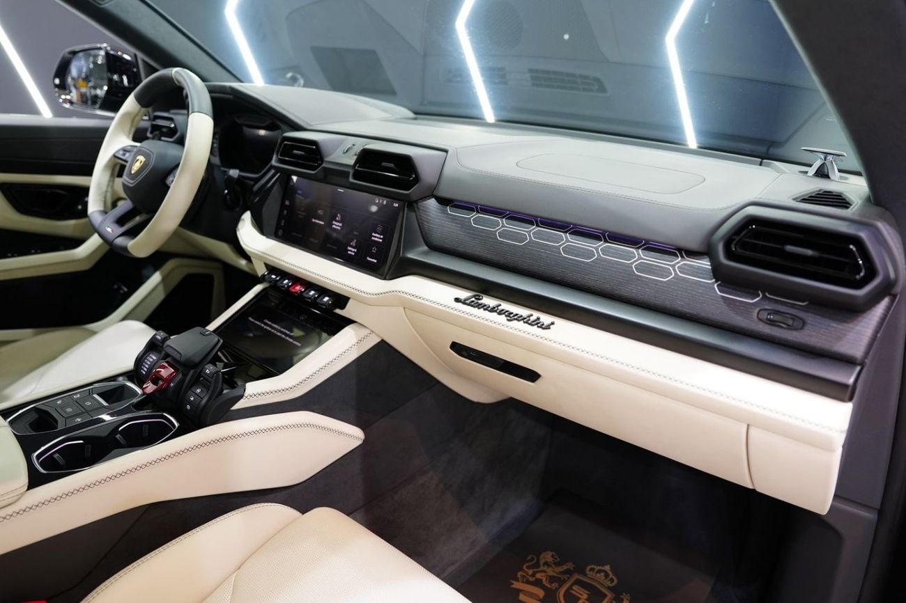 Lamborghini Urus SE 2025 Lamborghini Urus SE, Panoramic Roof, Bang N Olufsen Audio, 800 HP Hybrid!!