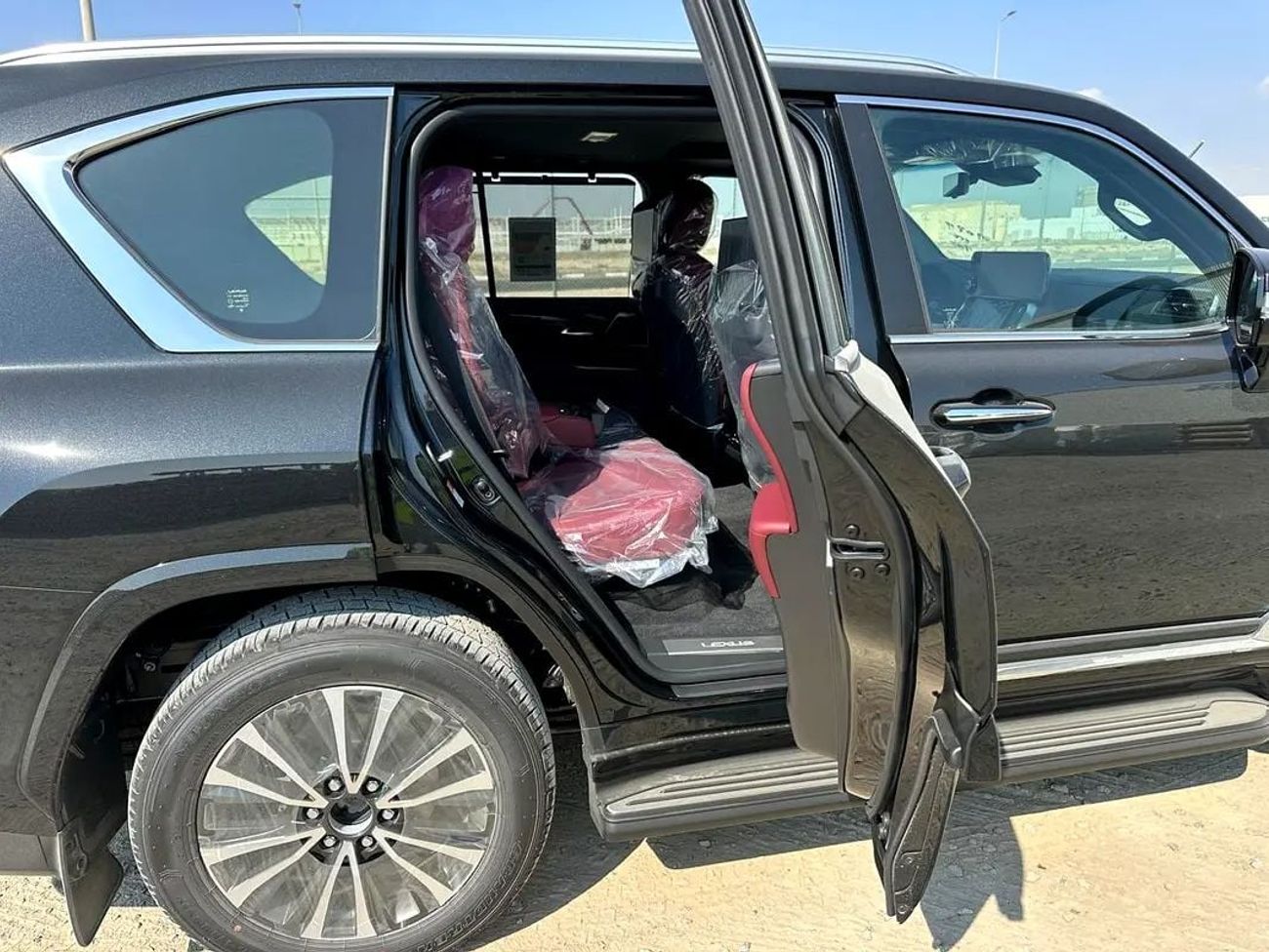 لكزس LX 600 سيجنتشر 2026 Lexus LX600 Signature (7-Seater) 3.5L V6 Twin-Turbo Petrol A/T 4WD Export Only