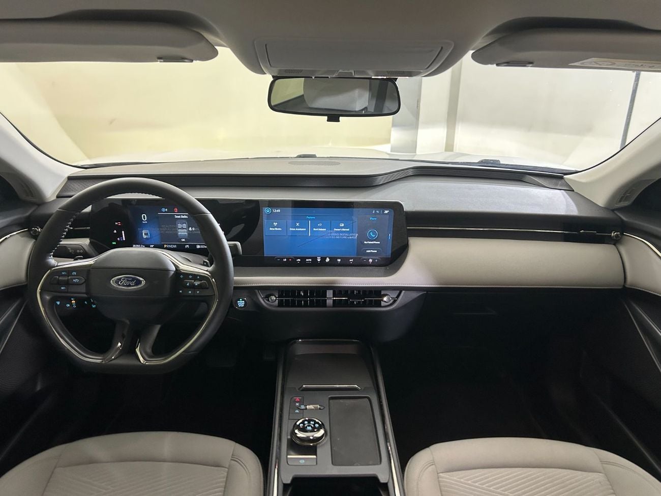فورد توروس AMBIENTE TPC1224N / AL TAYER MOTORS/ AL QOUZ SHOWROOM