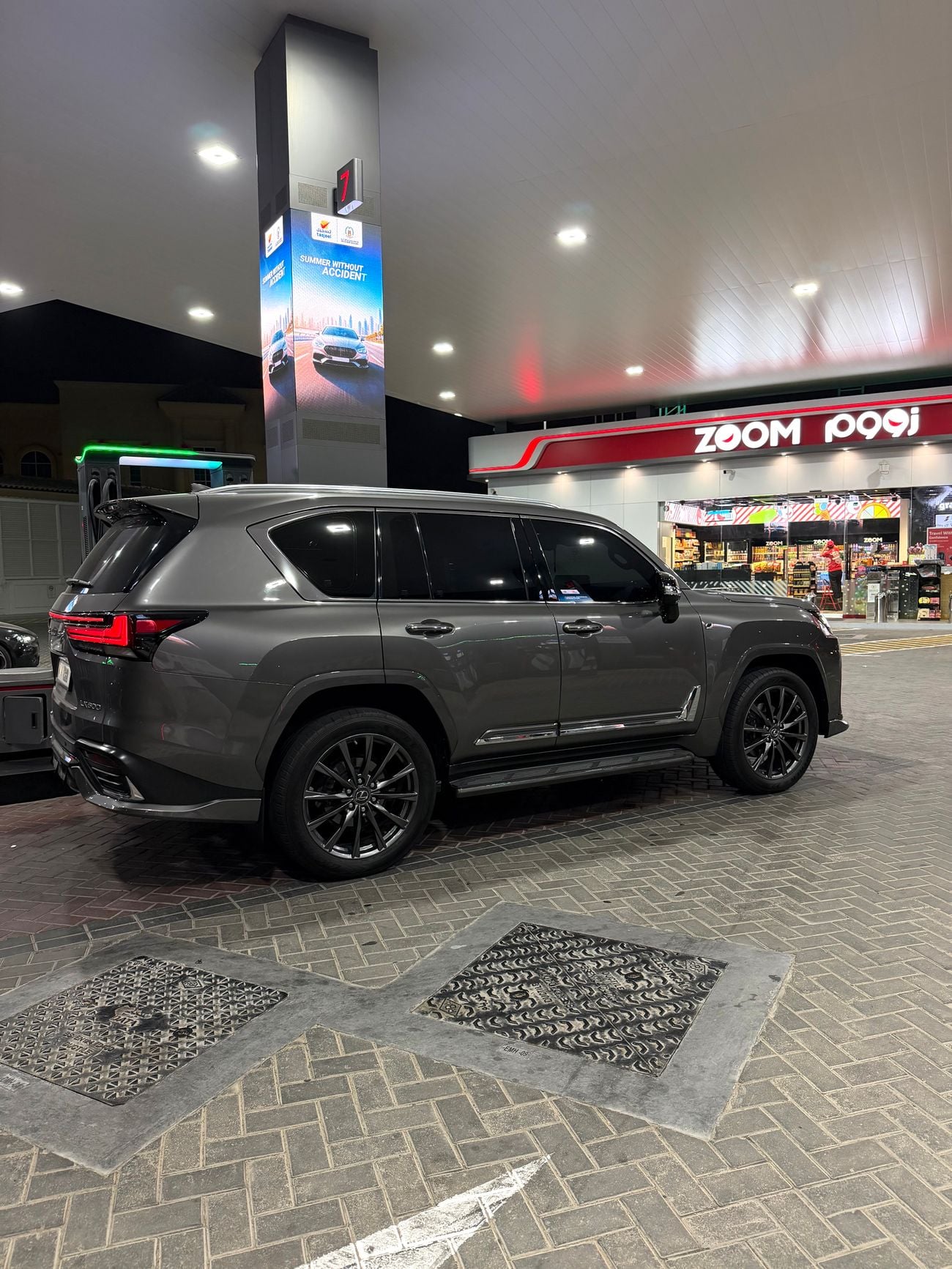 لكزس LX 600 سيجنتشر