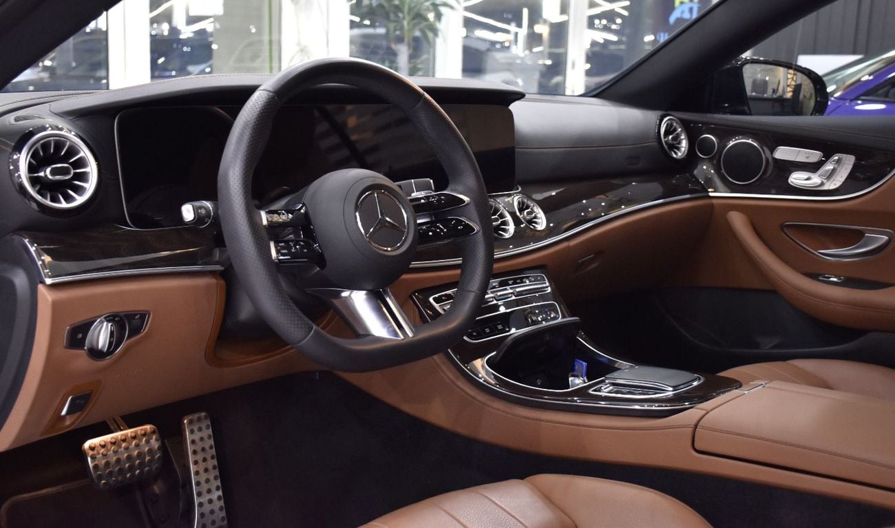 مرسيدس بنز E200 AMG عرض ممتاز لسيارة مرسيدس بنز E200 (موديل 2023) باللون الأسود بمواصفات خليجية