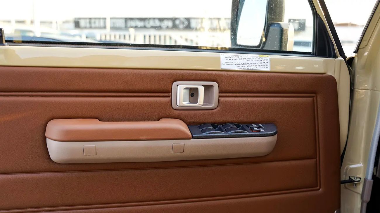 Toyota Land Cruiser 70 LC76 LX 4.0L A/T GCC Specs SAUDI