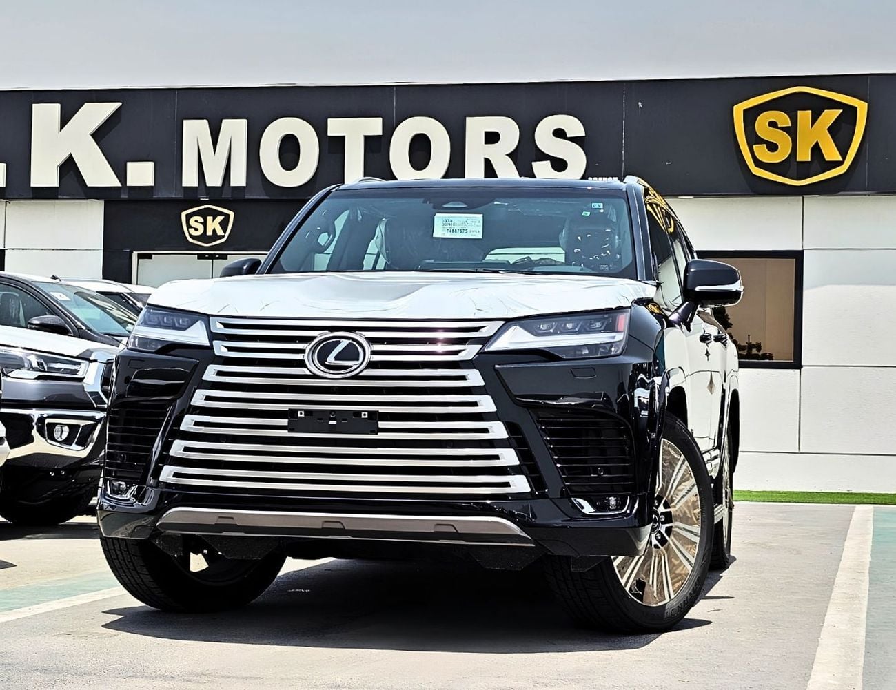 Lexus LX600 SIGNATURE || 3.5L V6 PETROL / RADAR / REAR ENTERTAINMENT SCREEN / HEADS UP DISPALY / COOL BOX (CODE