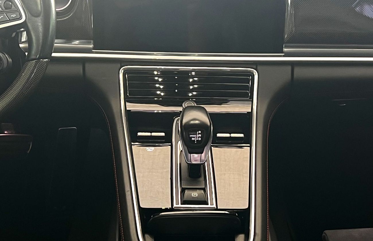 Porsche Panamera GTS 4.0L (475 HP) 2020 American Specification