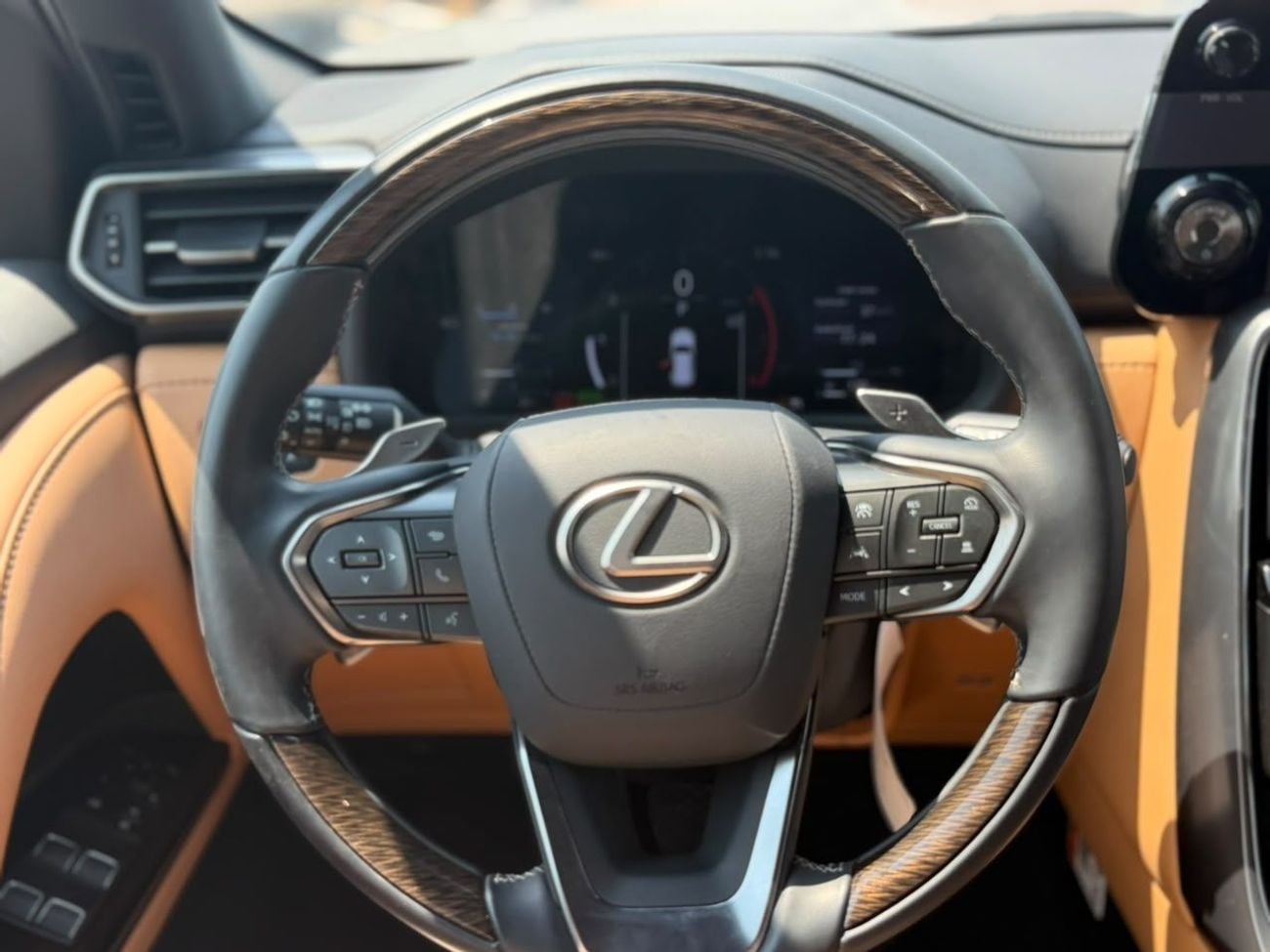 Lexus LX700h SIGNATURE LX700 HYBRID FULL WITH AUTO PARK 2025 GCC