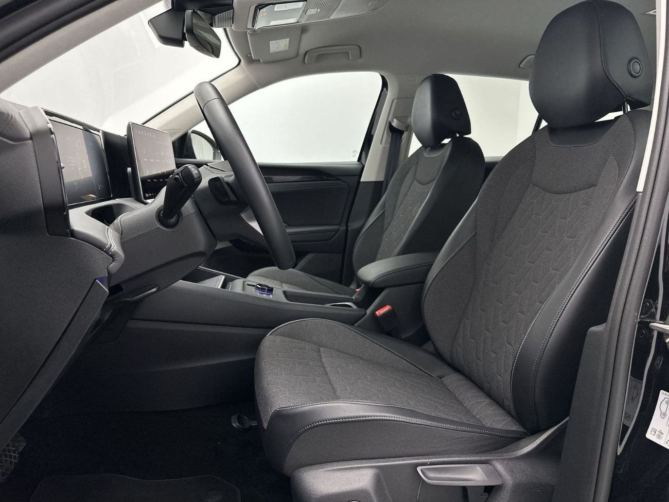 فولكس واجن تيجوان LIFE PLUS تيجوان لايف 1.4 لتر | مقصورة داخلية فاخرة | مزايا ذكية | كاميرا خلفية | مواصفات خليجية