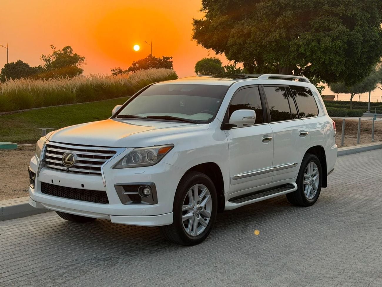 Lexus LX570 NAVIGATION SPORT