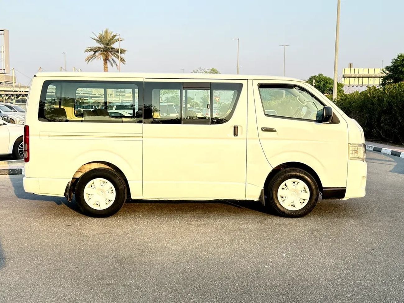 Toyota Hiace GL GCC Specs-passenger Van - excellent condition