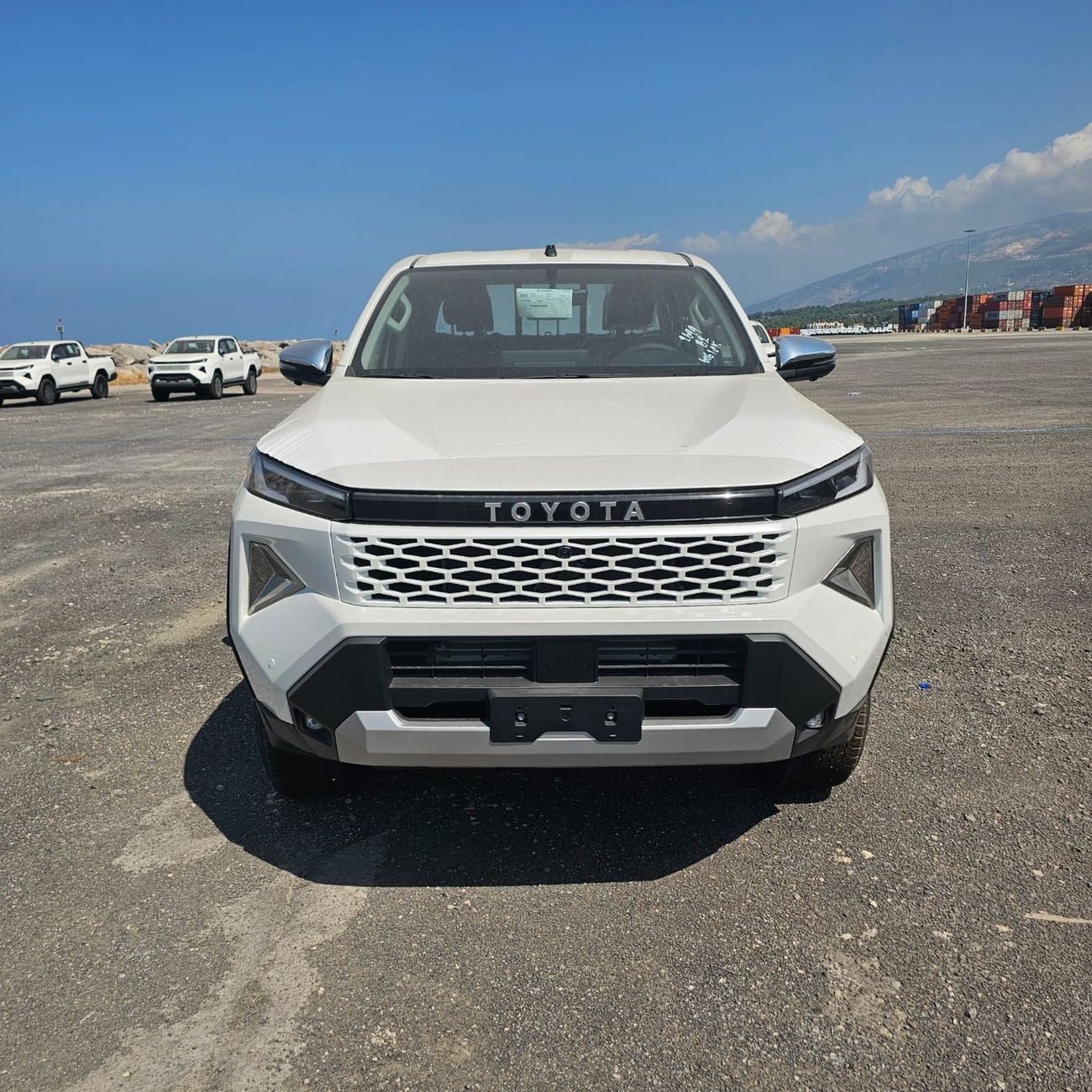 Toyota Hilux MID OPTION