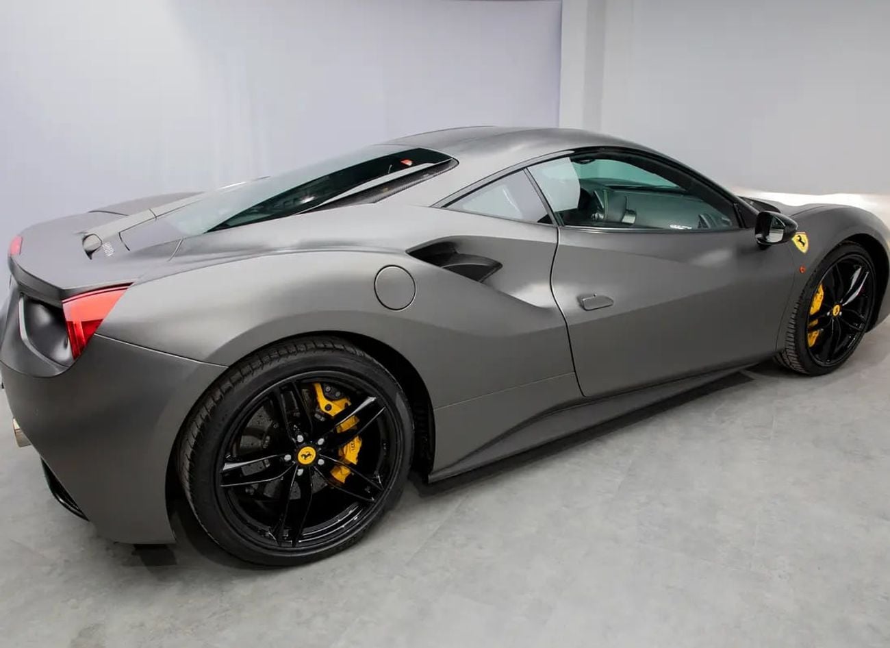 Ferrari 488 GTB STANDARD Grigio Titanio + Carbon Fibre Spec • Full Service History • GCC