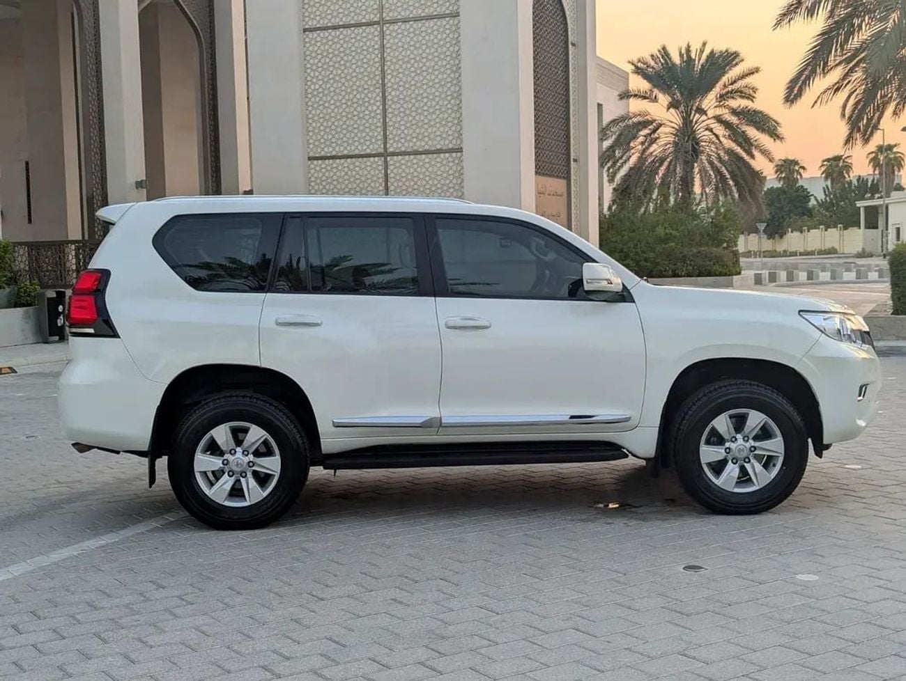 Toyota Prado EXR GCC Specs V4 2.7L Interior and Exterior Excellent Condition