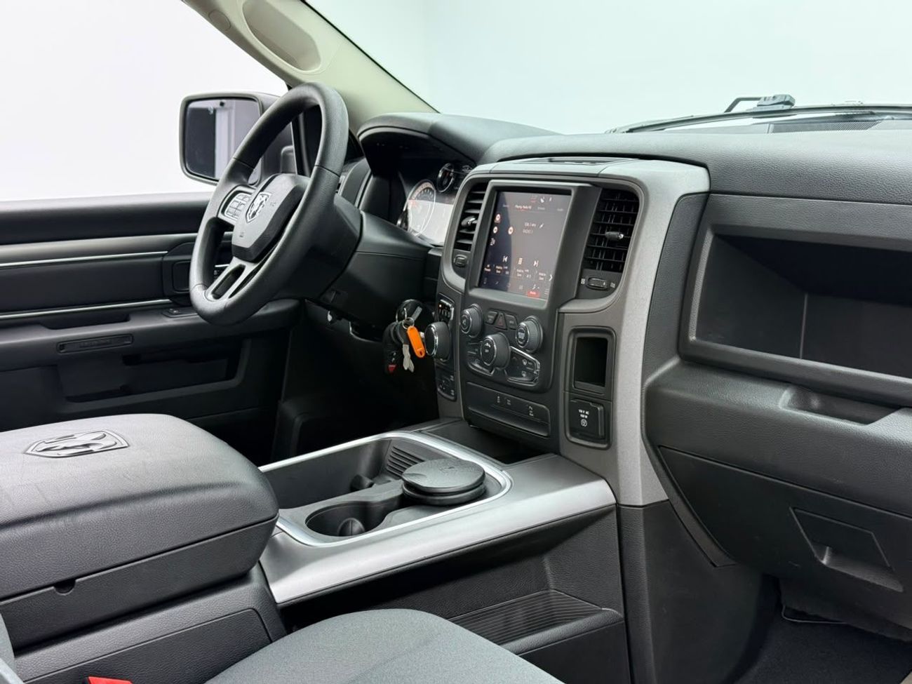 RAM 1500 CLASSIC 2022 Dodge Ram 1500 Classic SLT, Agency Warranty+Full Service History, GCC Specs.b