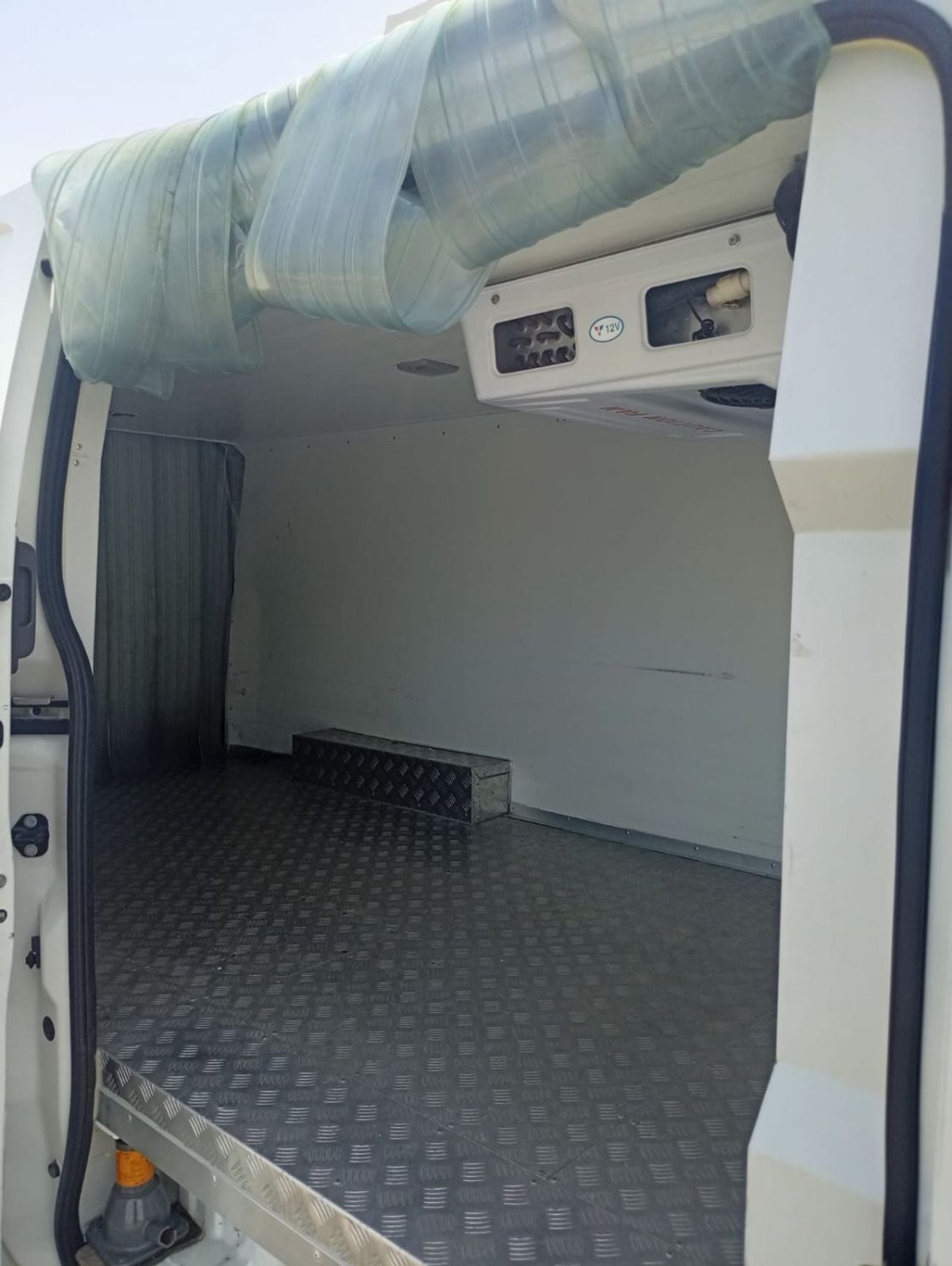 Nissan Urvan STANDARD STD CHILLER VAN
