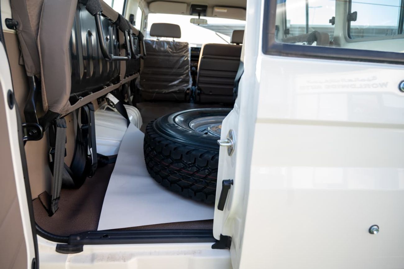 Toyota Land Cruiser 70 LC 78 HARDTOP 4.0L MT