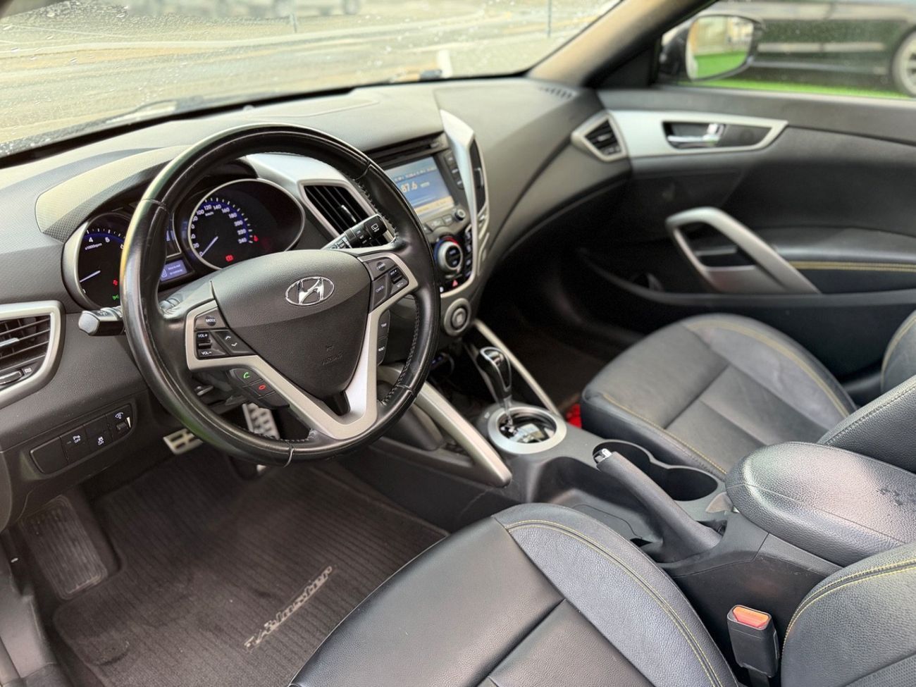 Hyundai Veloster GLS SR Hyundai Veloster 1.6L / GCC / 2016 / Free Accident Original Paint