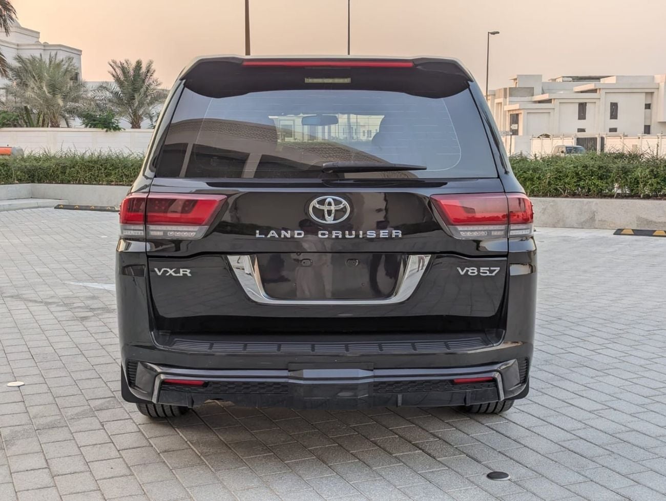 تويوتا لاند كروزر VXR تويوتا لاند كروزر 2013 معدلة إلى LC 300 2025 من الداخل والخارج