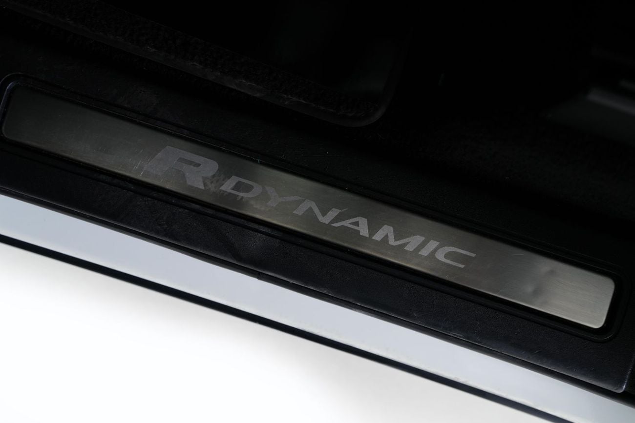 لاند روفر دسكفري R-DYNAMIC SE P360 سيارة خليجية - 7 مقاعد - سجل صيانة كامل - حزمة سوداء
