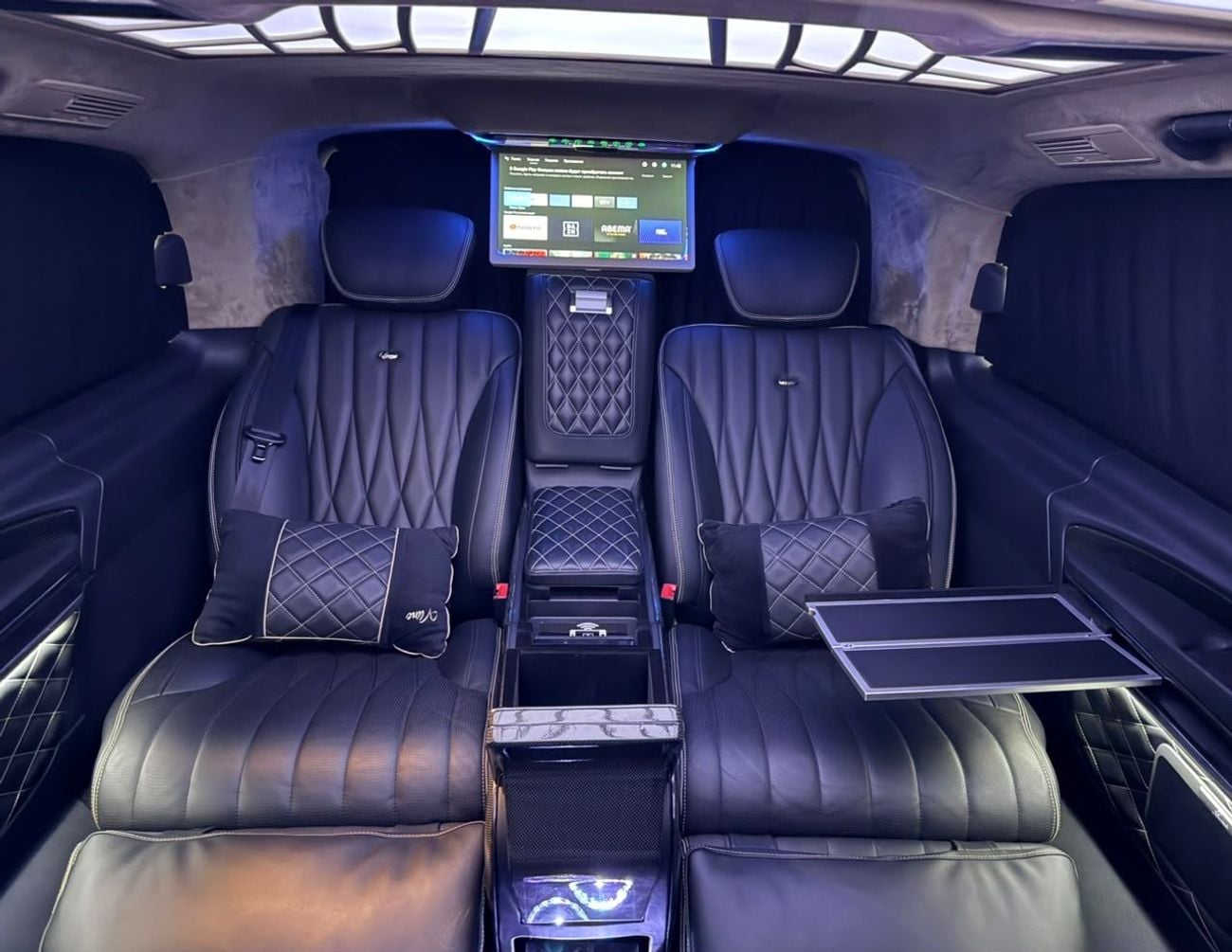 مرسيدس بنز V 250 AVANTGARDE/E مرسيدس بنز V250 موديل 2023 بتصميم V-Line، مع ضمان، تصميم V-Line فريد من نوعه مصنوع يدويًا، كاملة الم