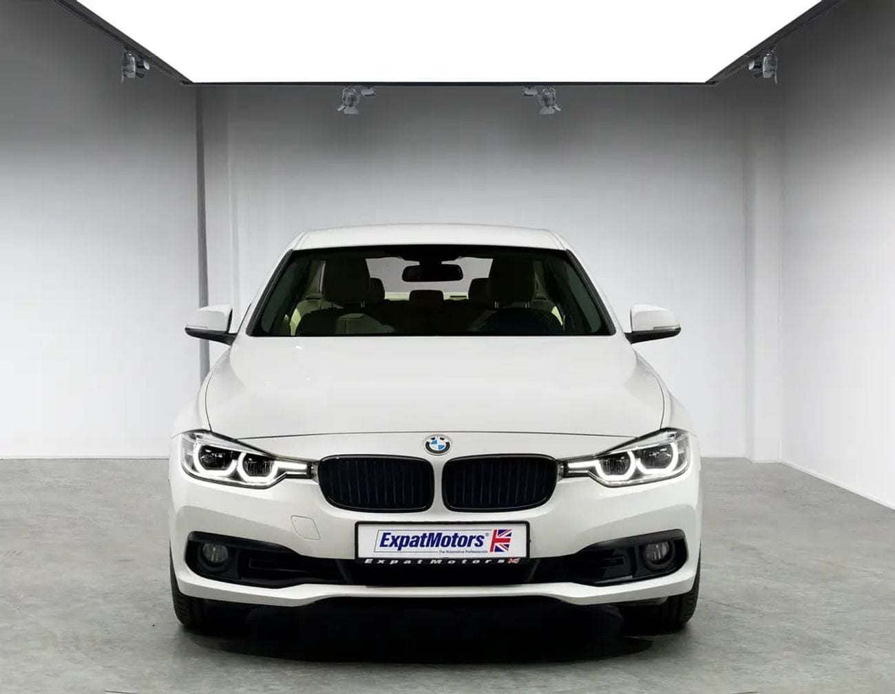 BMW 318i STANDARD 0% Down Payment Available • Full Service History • GCC