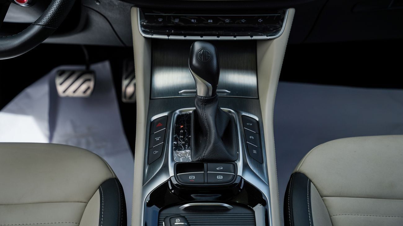 أم جي HS LUXURY