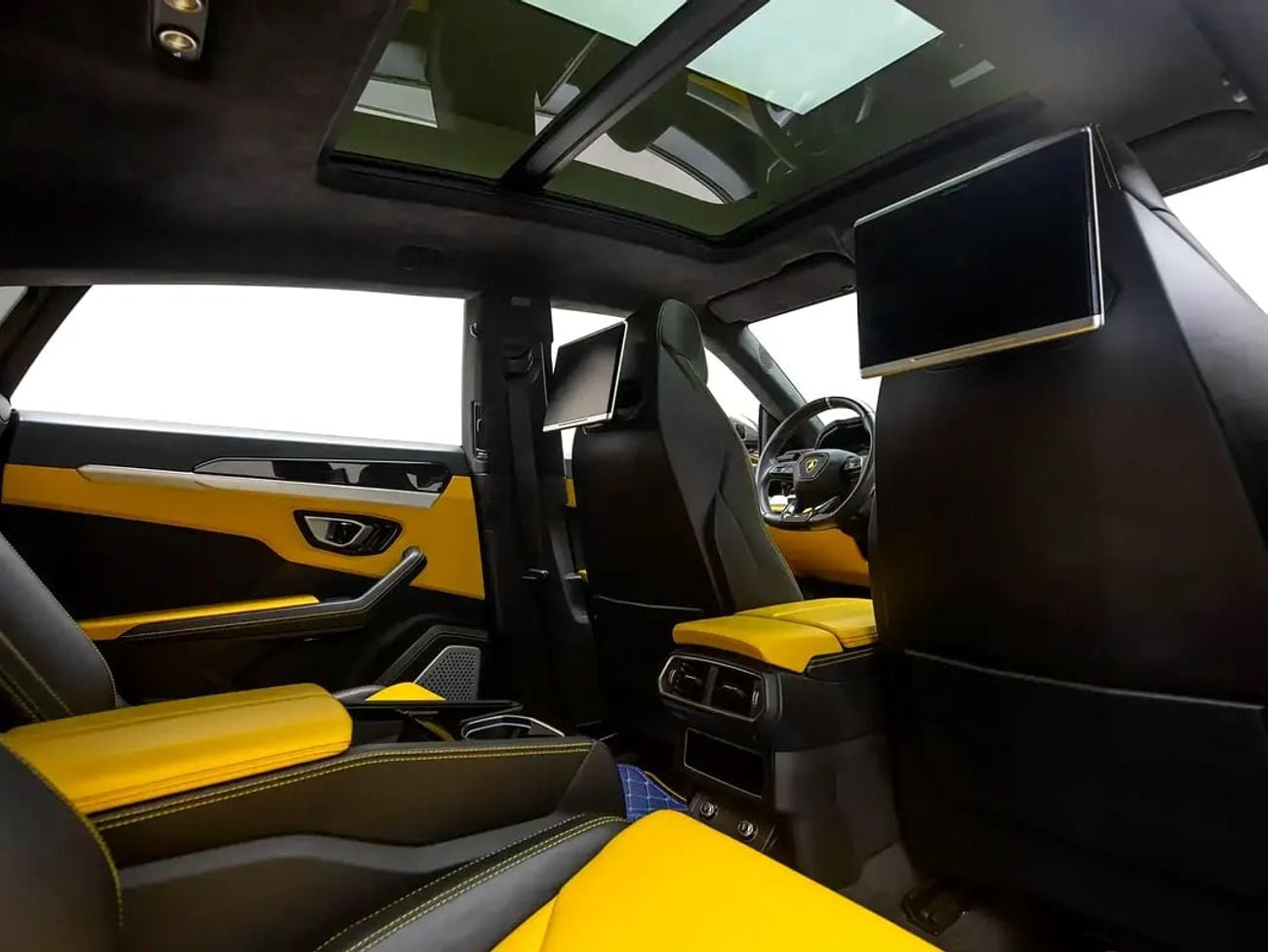 Lamborghini Urus STANDARD GCC Spec | Low Mileage