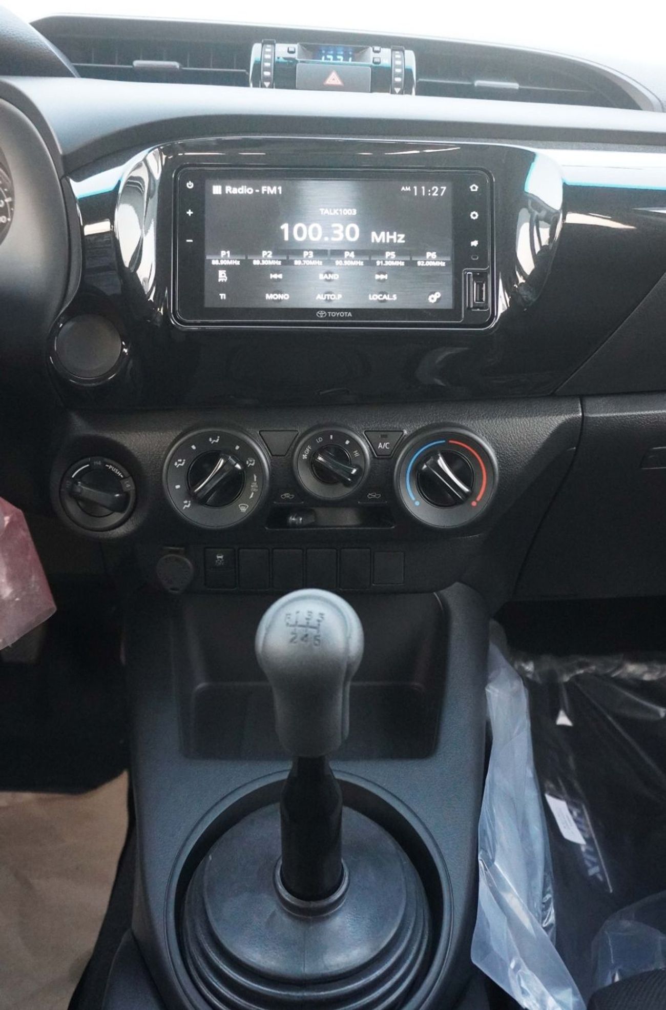 Toyota Hilux DLX 4x4 DC 2.4 DSL M/T MID