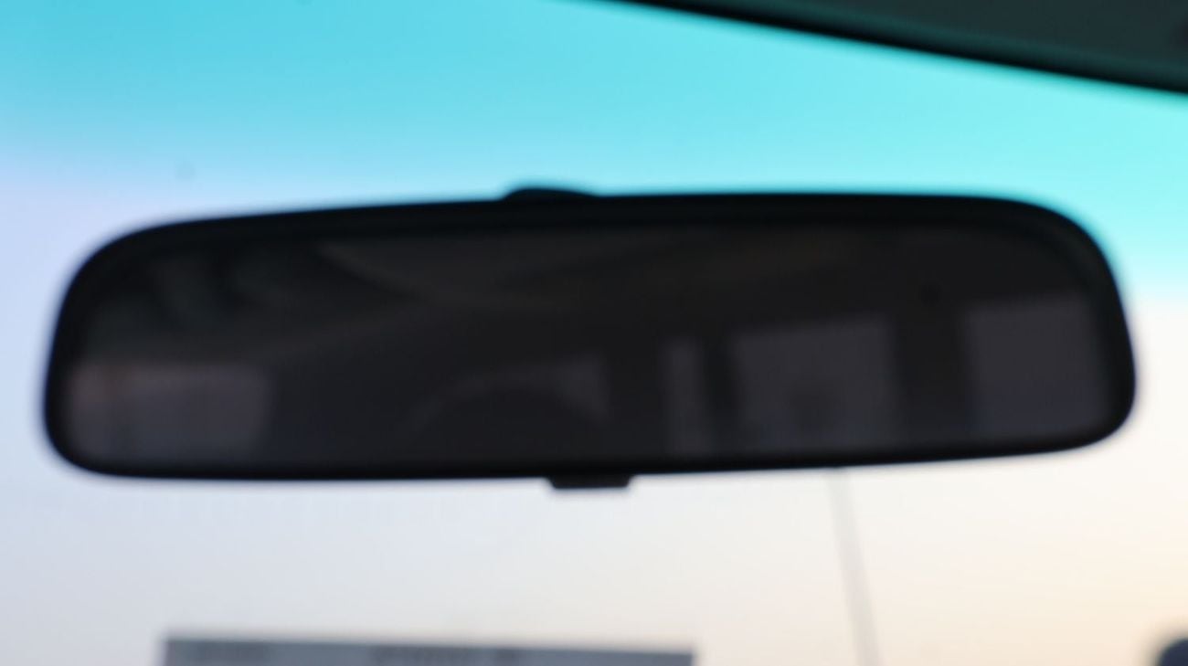 Toyota Hilux GL 2.7l single cabin manual transimition